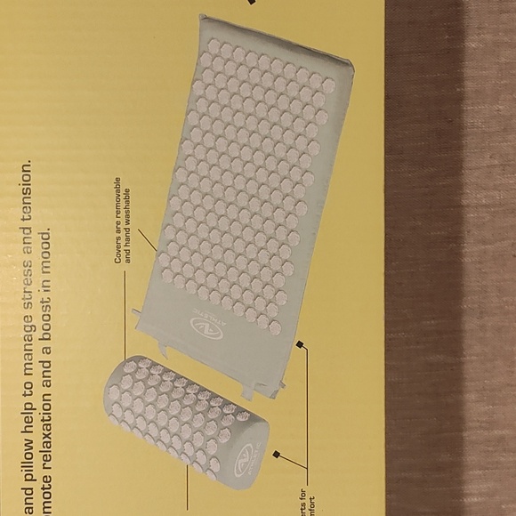 ACUPRESSURE MAT AND PILLOW - Picture 3 of 12